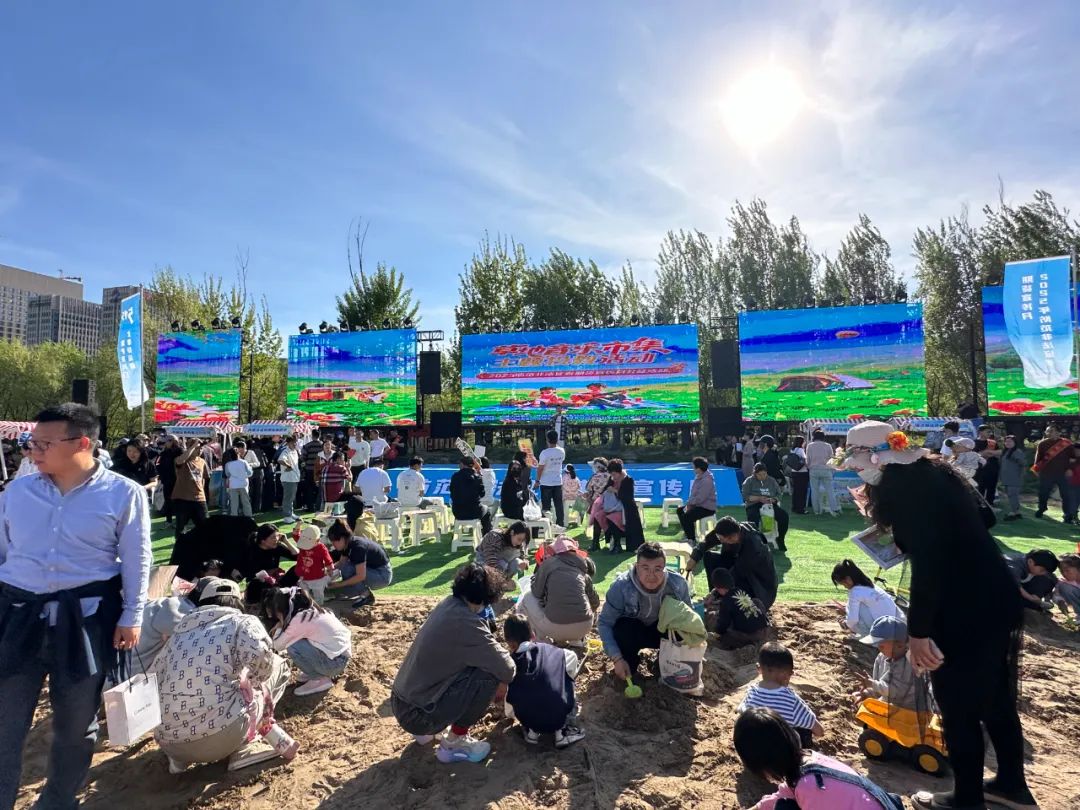 “5·15全國投資者保護(hù)宣傳日”暨“2025年防范非法證券期貨宣傳月”草地音樂市集活動圓滿舉辦——寓教于樂，守護(hù)投資者權(quán)益